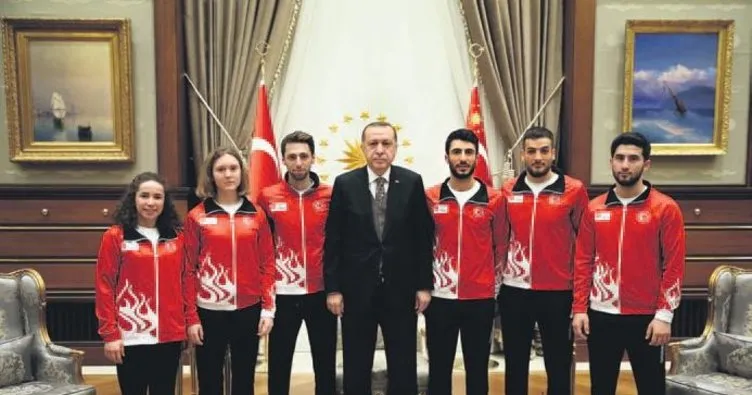 Cumhurbaşkanı Erdoğan milli sporculara moral verdi