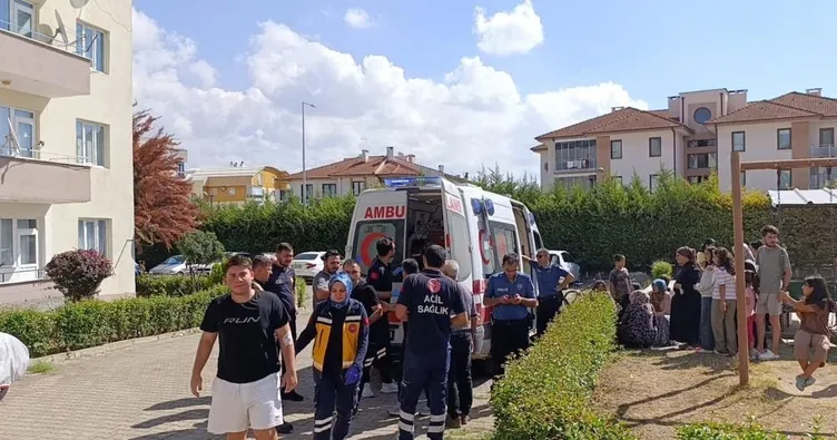 Bursa’da mutfaktan çıkan yangında 4 kişi dumandan etkilendi