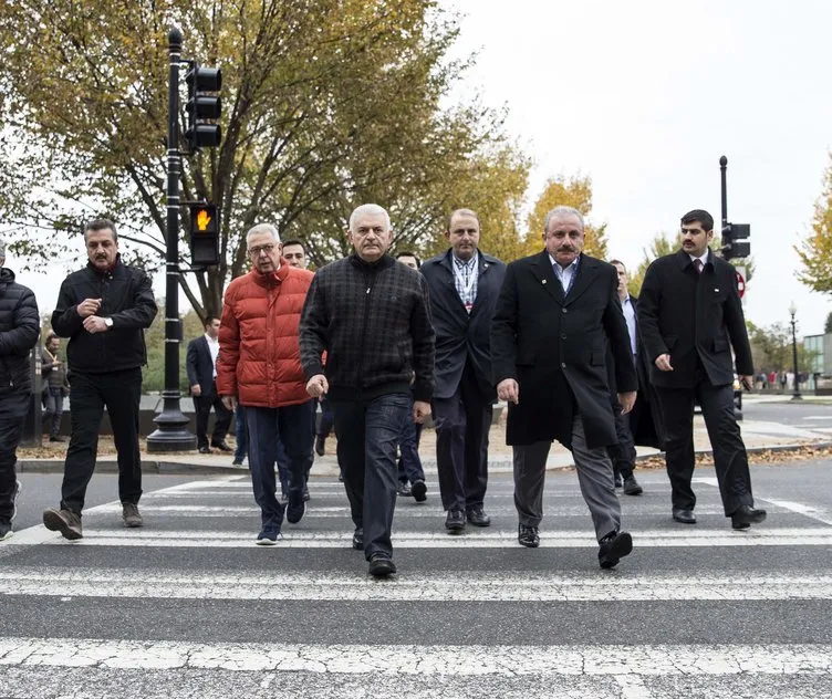 Başbakan Yıldırım ABD’de gazetecilerle sabah yürüyüşüne çıktı