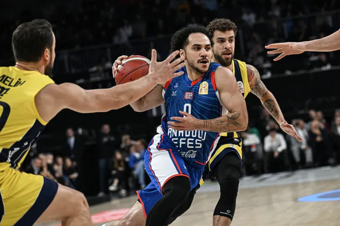 anadolu-efes-fenerbahce-bekoyu-tek-sayiyla-yendi-1702319706324.jpg