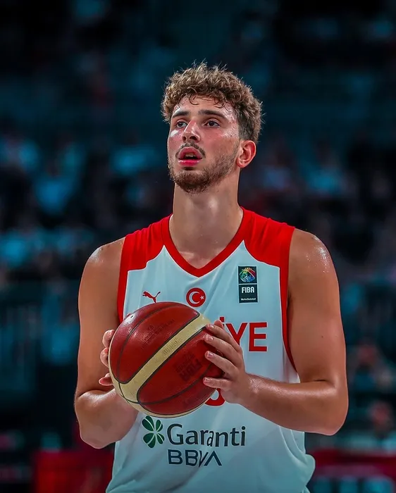 NBA All Star yıldızı Alperen Şengün’ün doğum günü sürprizi sevgilisi Hannah Cherry’nin ayaklarını yerden kesti!
