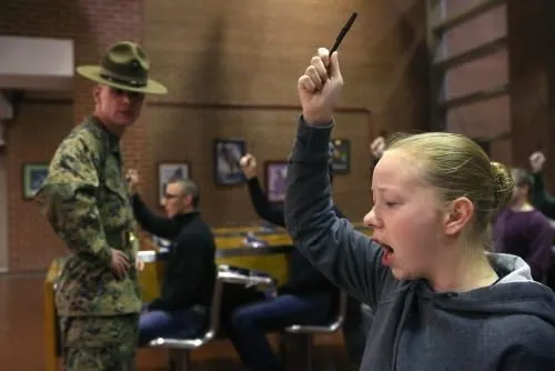 Kadın askerlere zorlu eğitim