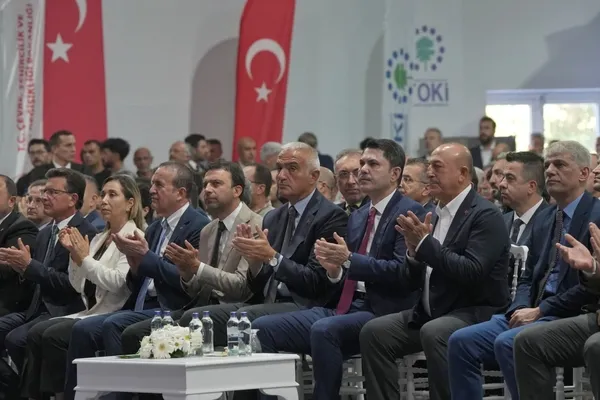 antalya-turizmde-vites-yukseltti-24-yilda-192-milyar-liralik-yatirim-1788597775057.jpeg