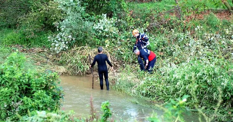 Otomobili derede bulunan büfeci kayıp