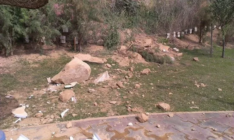 Çay bahçesinin üzerine kaya parçaları düştü