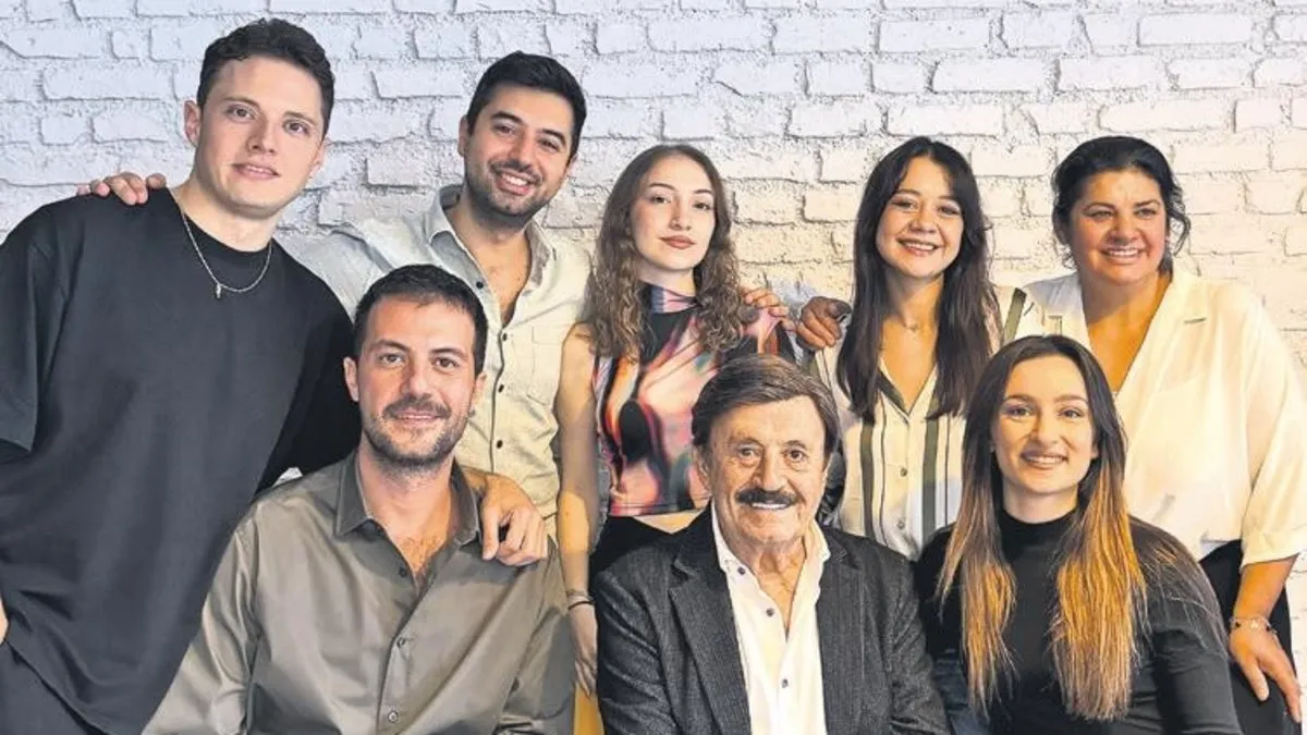 Selami Şahin şarkıları 1 milyon izlendi Selami Şahin şarkıları 1 milyon izlendi