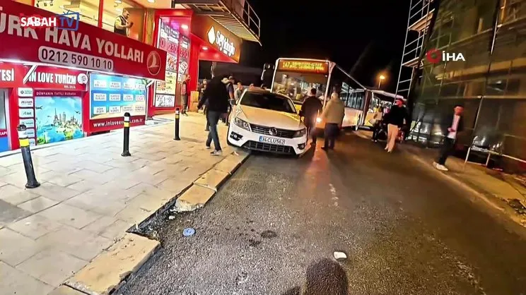 Avcılar'da hatalı park eden aracı vatandaşlar elleriyle böyle kaldırdı | Video