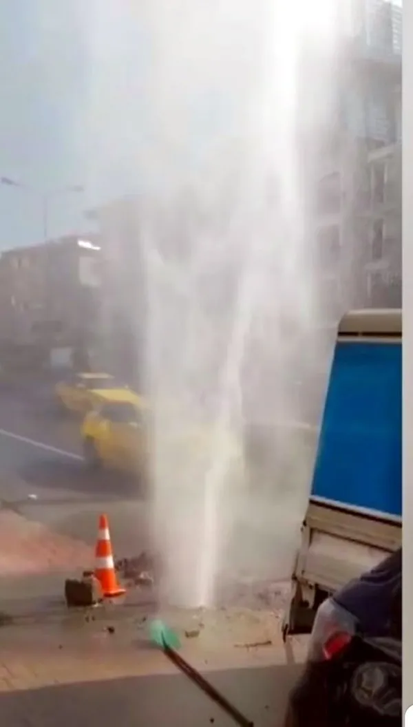 Patlayan Boru ve Su Görüntüsü