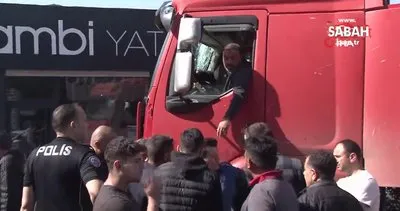 Ataşehir’de direksiyon başında kalp krizi geçiren şoför ortalığı birbirine kattı | Video