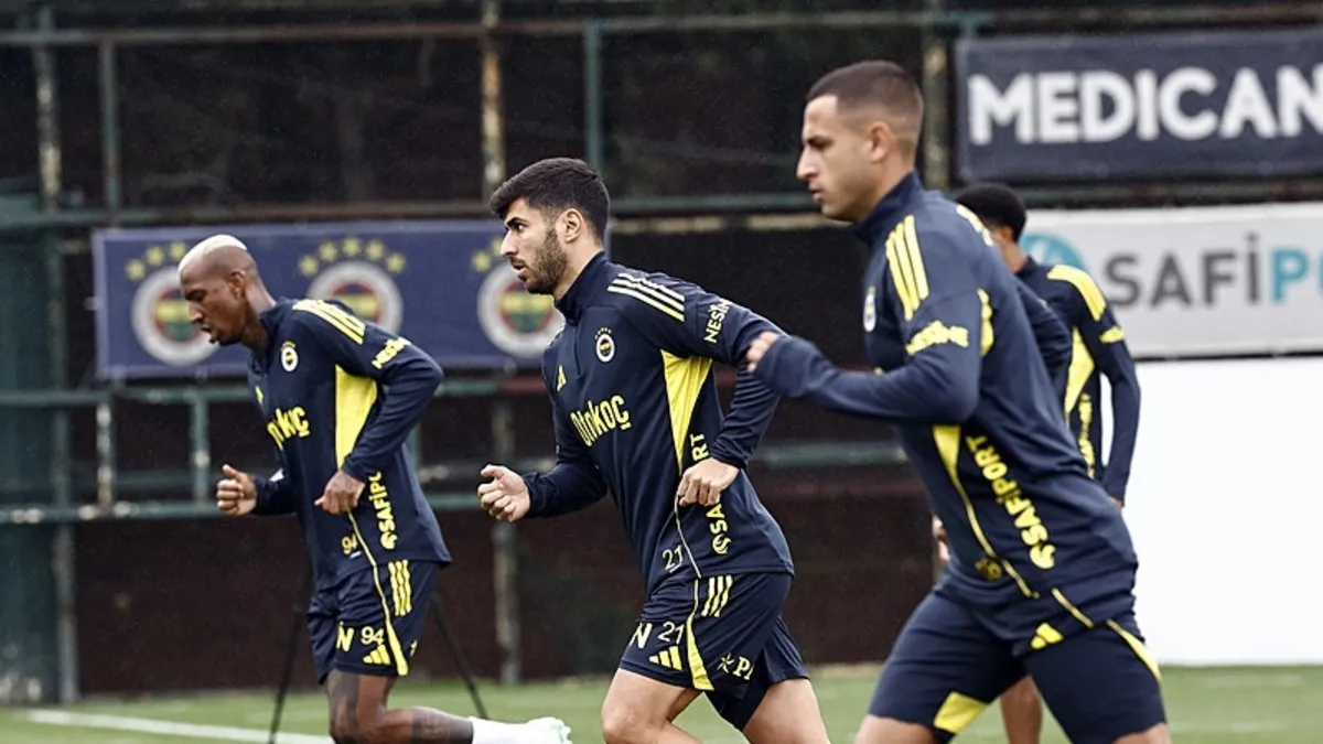 Fenerbahçe önce salonda, sonra sahada çalıştı