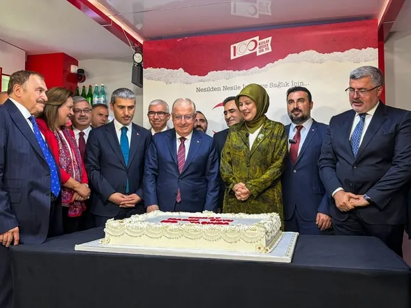 1926da-afyonda-baslayan-yolculuk-26-ulkeye-ulasti-1789717749939.jpg