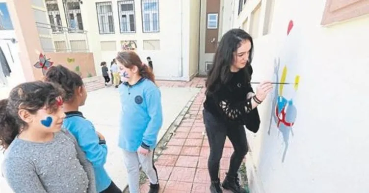 Gönüllü gençler okulu boyadı