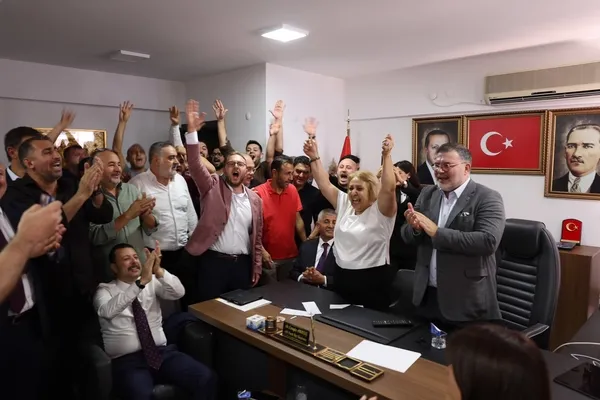 menderes-belediyesinde-baskan-vekilligi-secimini-asuman-sen-kazandi-ilk-kutlayan-cumhurbaskani-erdogan-oldu-1786974718340.jpeg