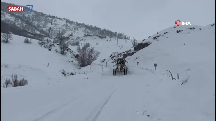 Tunceli’de kar yağışı 82 köy yolunu ulaşıma kapattı | Video