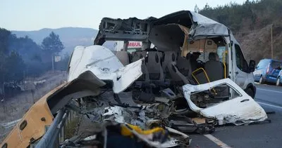Bolu’da feci kaza! Minibüs ikiye bölündü: 1 ölü!