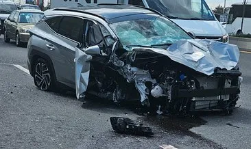 Kazanın Adresi Ankara: Kontrolden çıkan otomobil otobüs durağına daldı! 2 ağır yaralı #ankara