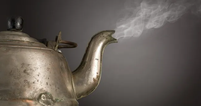 Kararmış ve yanmış çaydanlık nasıl temizlenir? Adım Adım Dibi yanmış çaydanlık temizliği püf noktaları