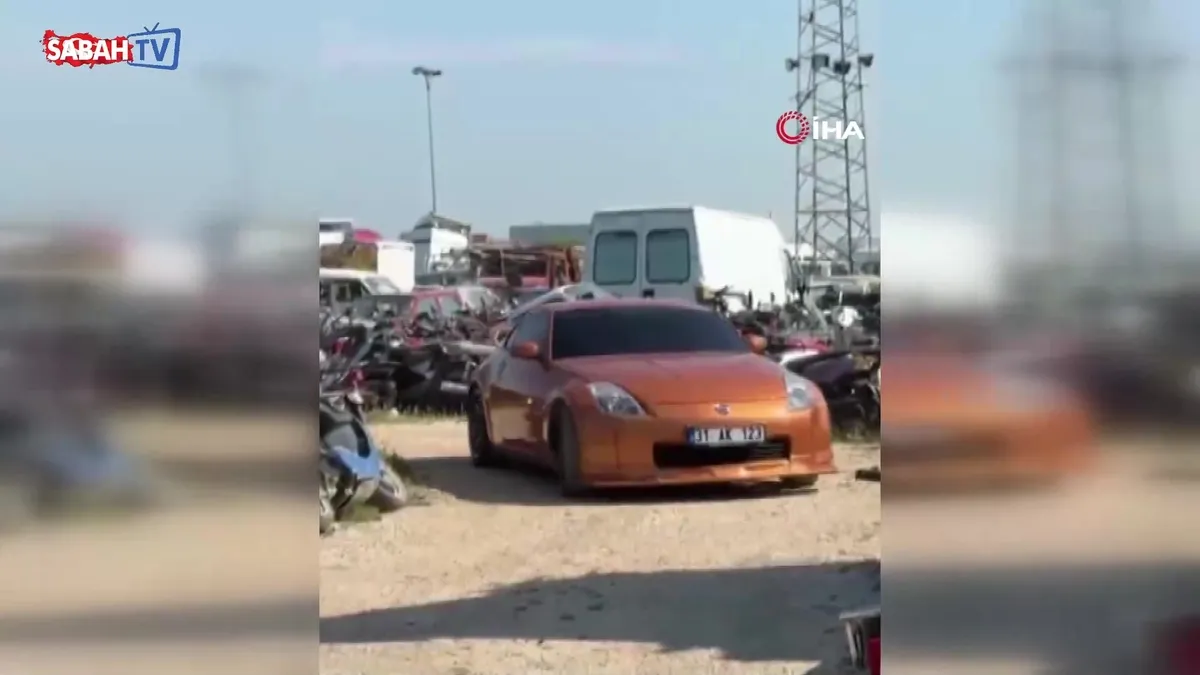 Hatay’da lüks aracı ile drift atan sürücü trafikten men edilen aracına 60 gün sonra kavuştu | Video videosunu izle Hatay’da lüks aracı ile drift atan sürücü trafikten men edilen aracına 60 gün sonra kavuştu | Video videosunu izle