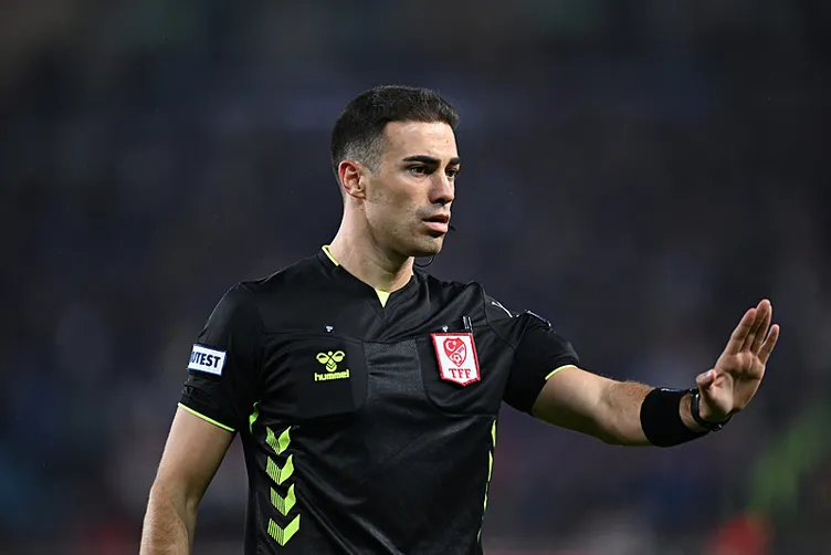 SON DAKİKA HABERİ! Trabzonspor-Fenerbahçe maçının VAR kayıtları açıklandı! İşte Atilla Karaoğlan ve Oğzhan Çakır’ın konuşmaları