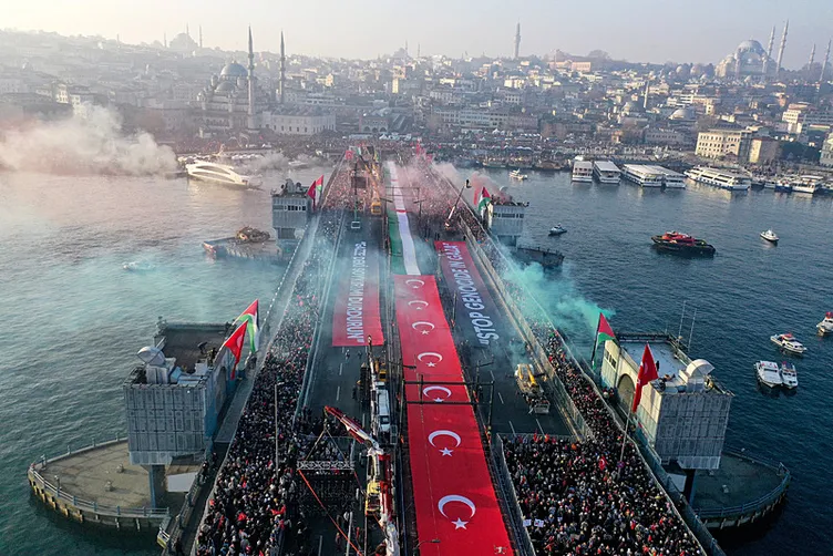 Dün Ayasofya, bugün Emevi, yarın Aksa! Dünyaya Galata’dan Gazze mesajı: Karanlık günlere bir güneş doğuyor