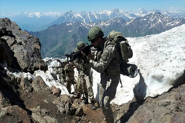Terör örgütü PKK’nın elebaşı Murat Karayılan saklandığı delikten itiraf etti: Karşımızda ‘Nereye gidersem orayı alırım’ diyen bir devlet var
