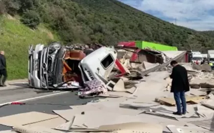 son-dakika-temde-feci-kaza-istanbul-yonu-trafige-kapatildi-1771587539768.png