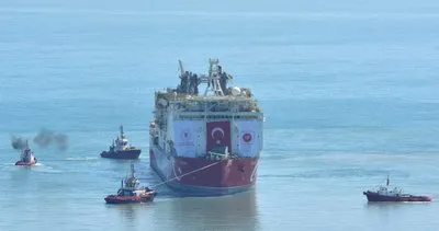 Fatih Sondaj Gemisi’nin Trabzon Limanı’na demir atması havadan görüntülendi