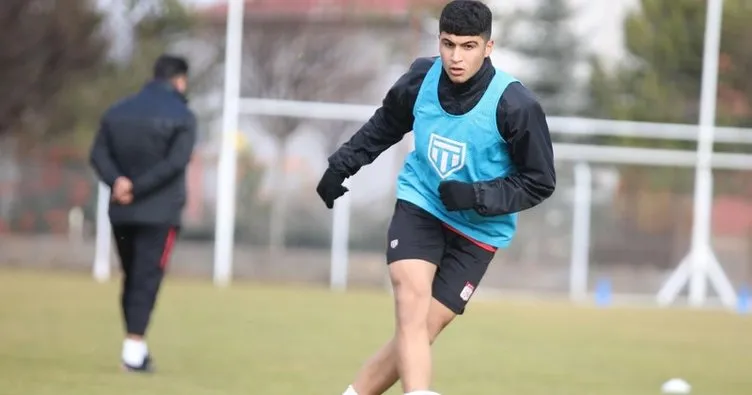 Sivasspor’un 17 yaşındaki genç yeteneği Yunus Emre Konak, Premier Lig yolunda