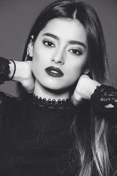 Hande Erçel'in ikizini buldu! .
