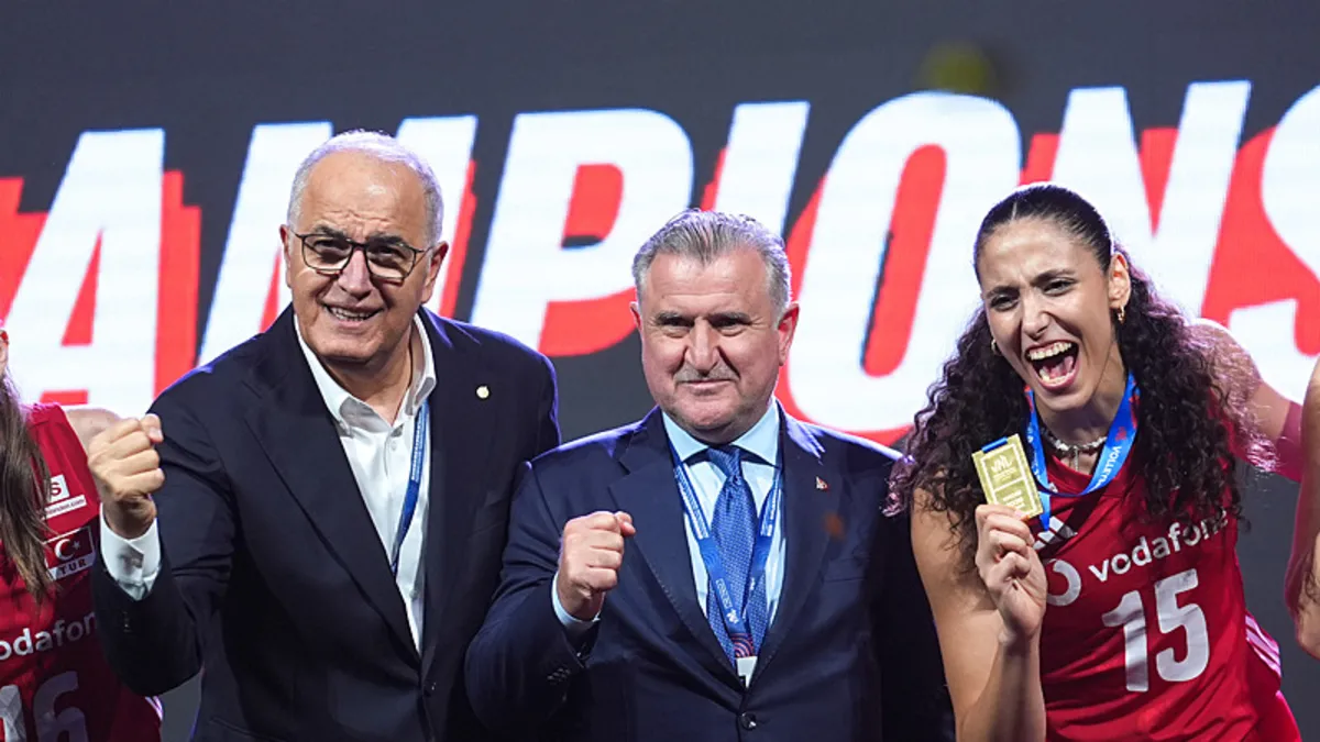 Gençlik ve Spor Bakanı Osman Aşkın Bak’tan Filenin Sultanları’na tebrik! Gençlik ve Spor Bakanı Osman Aşkın Bak’tan Filenin Sultanları’na tebrik!