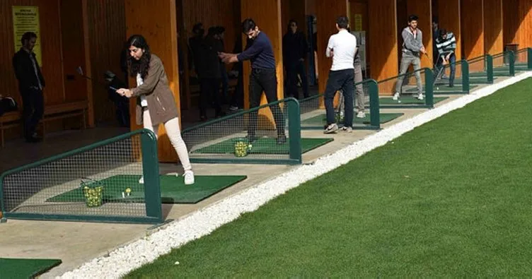 Samsun’da üniversite öğrencilerinin golf keyfi