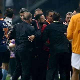 İşte Fatih Terim'in Orhan Ak'a tokat attığı o görüntüler