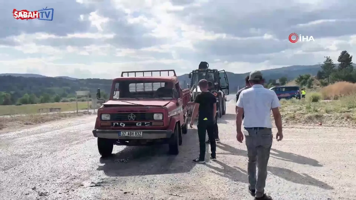 Kastamonu’da kamyonetle çarpışan otomobil yandı videosunu izle Kastamonu’da kamyonetle çarpışan otomobil yandı videosunu izle