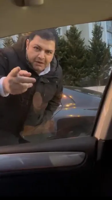 SON DAKİKA... Trafikte kadın sürücüye kabusu yaşattılar: Tekmeler ve tehditler havada uçuştu!