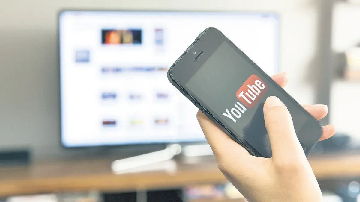 YouTube'da yeme bozukluğu videoları gösteren bir ekran görüntüsü.