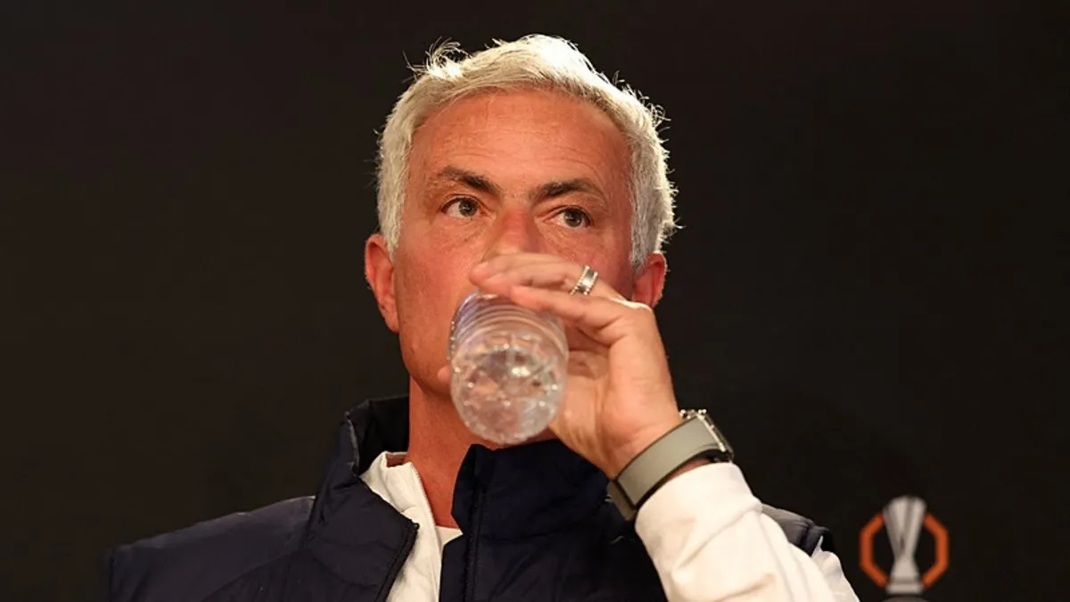 Mourinho, Oosterwolde için kötü haberi verdi! Basına kadro göndermesi
