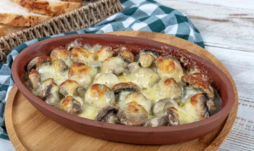 Bir lokmada bağımlılık yaratacak: Fırından yeni çıkmış kaşarlı mantar güveç!