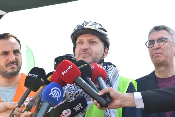 kuresel-sumud-filosu-ve-katledilen-21-bin-anne-icin-bisiklet-turu-1778410520252.jpg