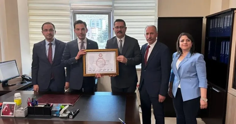 Tokat’ta Efsane Vali’nin oğlu Mehmet Kemal Yazıcıoğlu mazbatasını aldı