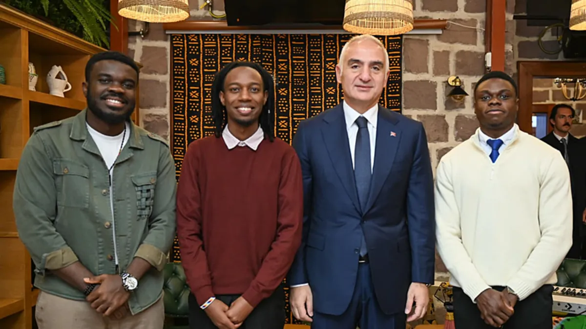 Bakan Ersoy, Afrika Kültür Evi’ni ziyaret etti Bakan Ersoy, Afrika Kültür Evi’ni ziyaret etti