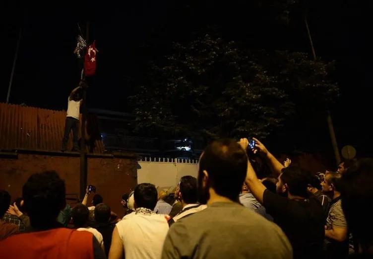 İsrail Büyükelçiliği’nin konutu önünde protesto