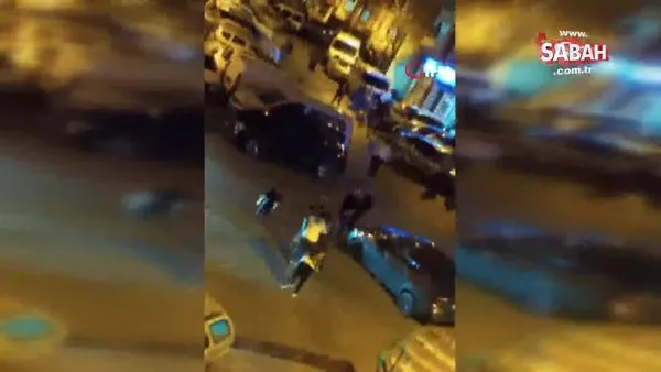 İstanbul’da sokakta yumruklu kavgalar kamerada: Kadın aldığı darbeyle yere düştü | Video