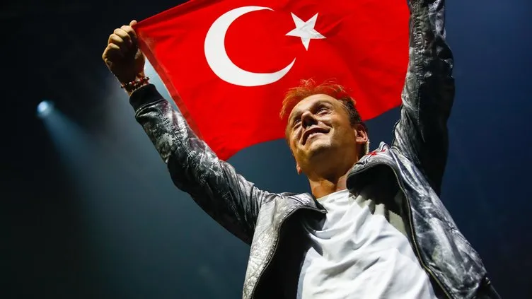 Dünyaca ünlü DJ Armin Van Buuren İstanbul’u salladı!