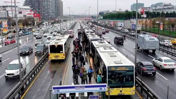kucukcekmecede-yine-metrobus-cilesi-yasandi-1735031581162.jpg