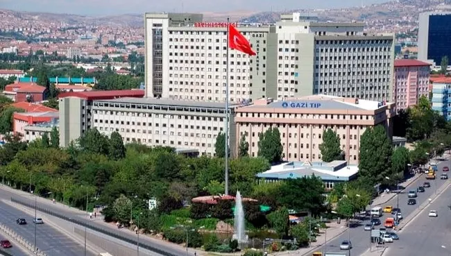 son-dakika-ankarada-korkunc-olay-gazi-universitesi-hastanesi-muduru-muammer-zeki-sahnaogluna-saldiri-1626261337447.jpg