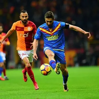Galatasaray'da Sabri Sarýoðlu sürprizi