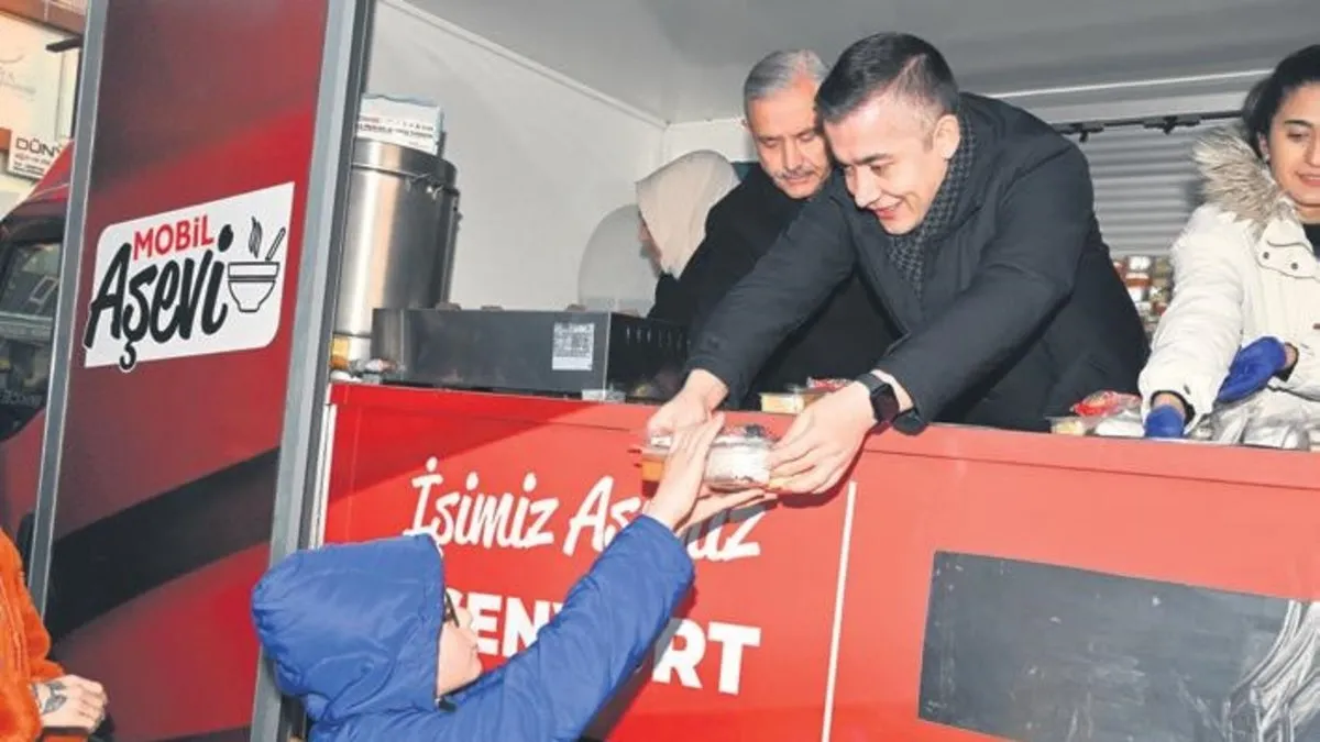 Başkan Vekili Aksoy iftariyelik dağıttı Başkan Vekili Aksoy iftariyelik dağıttı