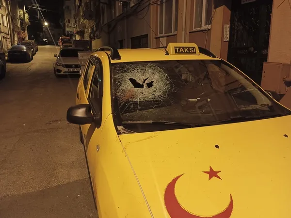 bursada-evlat-dehseti-cinnet-geciren-adam-ortaligi-birbirine-katti-once-annesini-ardindan-kendisini-bicakladi-1780378991765.jpg