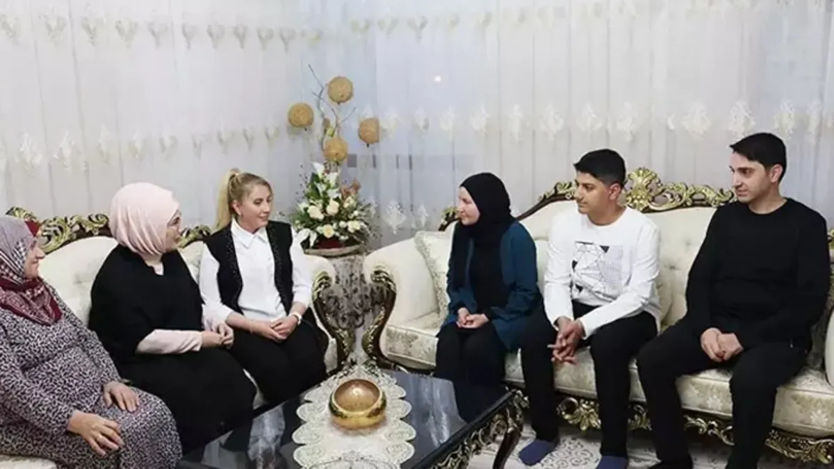 Emine Erdoğan Vehibe Sayın’ın iftar sofrasına konuk oldu Emine Erdoğan Vehibe Sayın’ın iftar sofrasına konuk oldu
