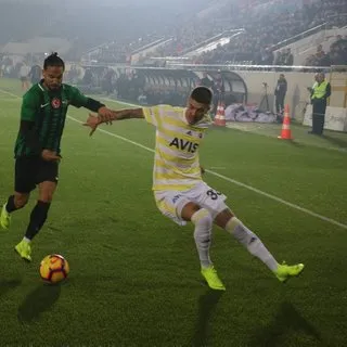 Fenerbahçe, Akhisar'da ateş hattına düştü